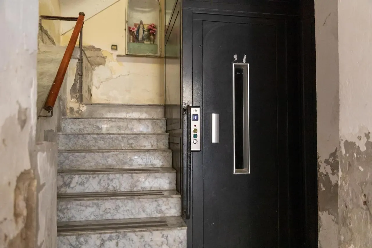 Apartment With Sea View With 2 Lifts Above Montesanto! Naples