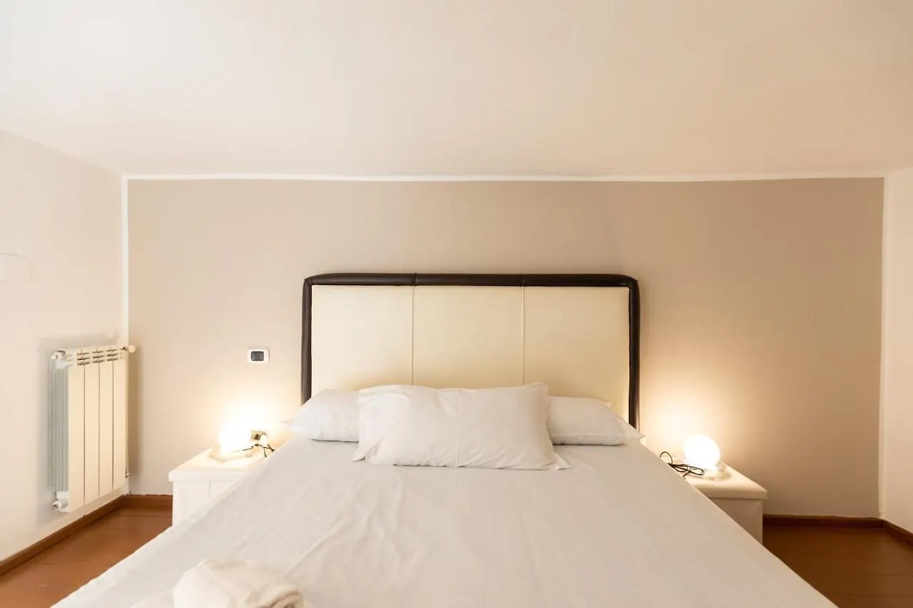 Apartment With Sea View With 2 Lifts Above Montesanto! Naples Italy