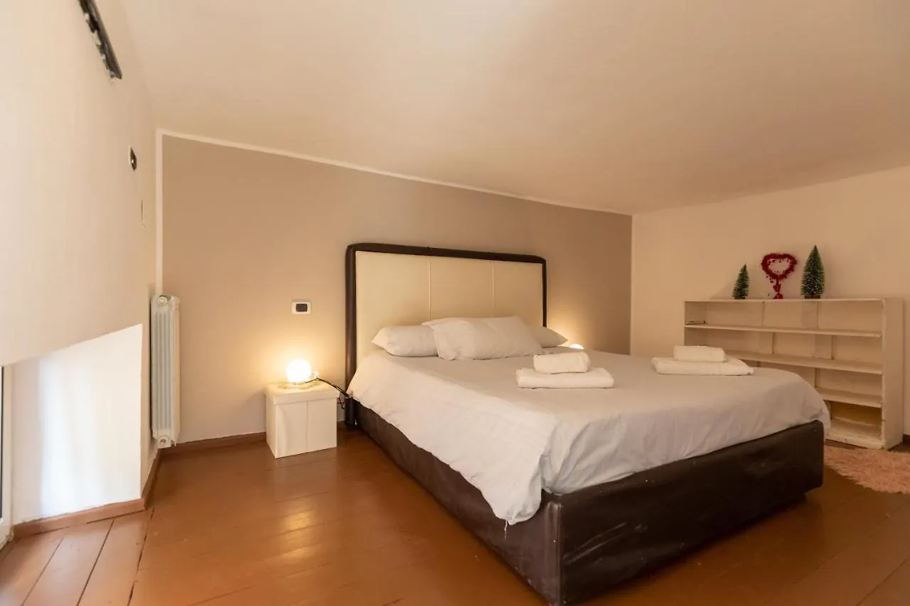 Apartment With Sea View With 2 Lifts Above Montesanto! Naples Italy
