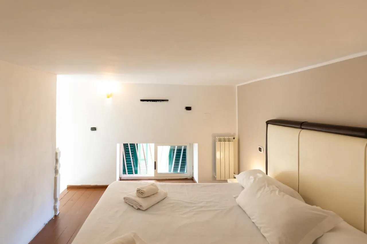 Apartment With Sea View With 2 Lifts Above Montesanto! Naples